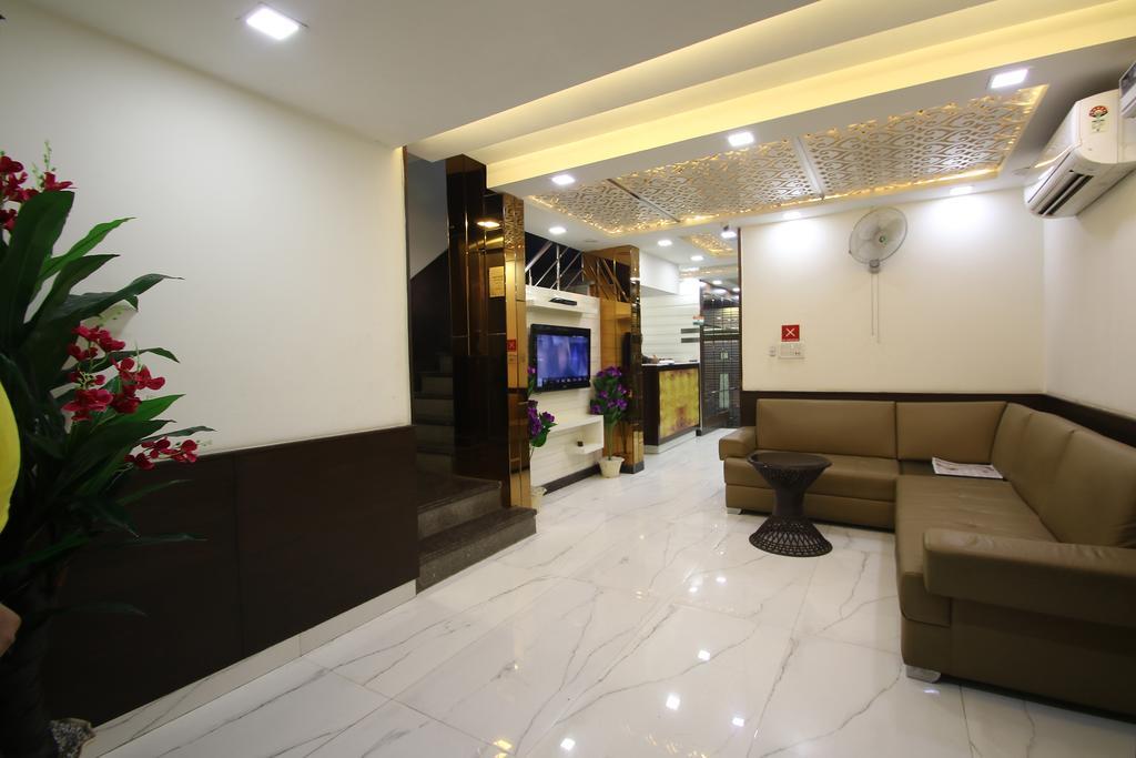 Hotel Hill Palace -Near Karol Bagh Metro Station Delhi  Exterior photo