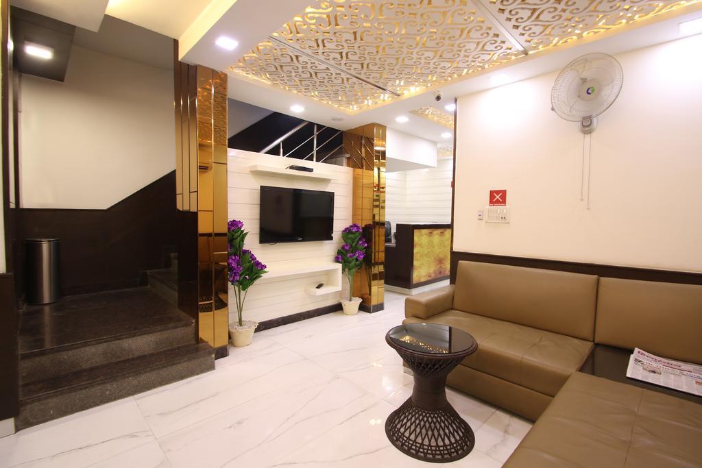 Hotel Hill Palace -Near Karol Bagh Metro Station Delhi  Exterior photo