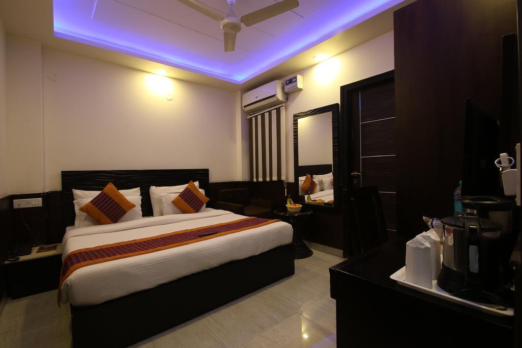 Hotel Hill Palace -Near Karol Bagh Metro Station Delhi  Exterior photo