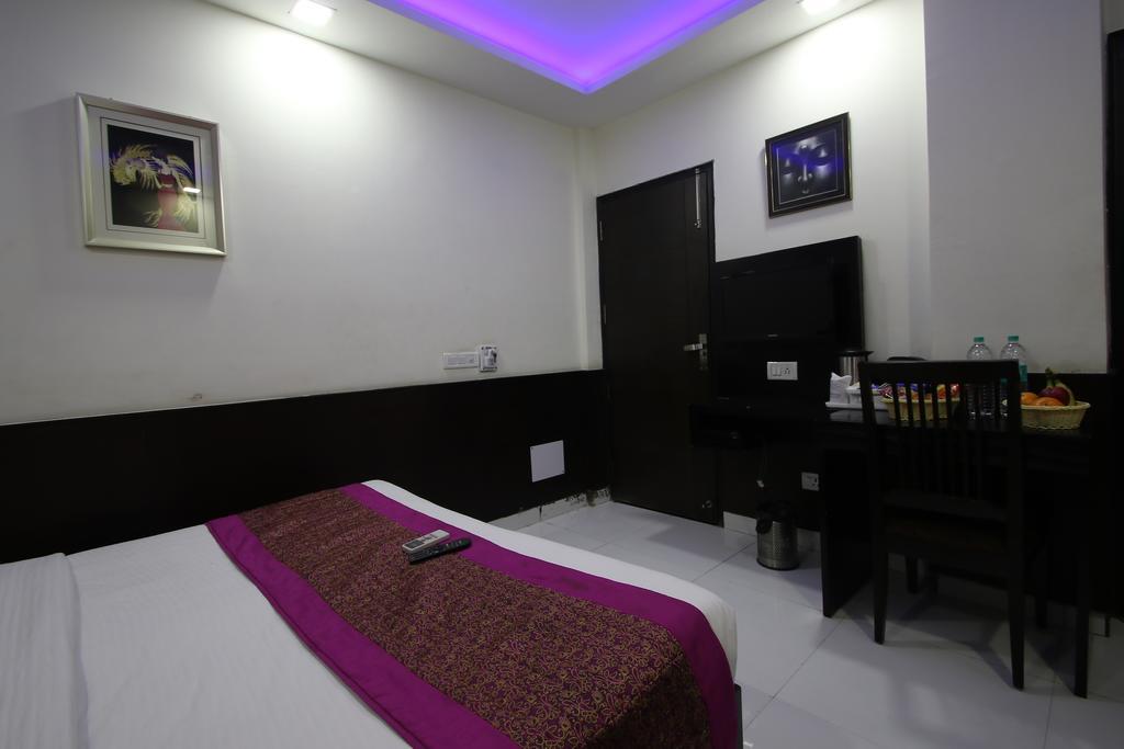 Hotel Hill Palace -Near Karol Bagh Metro Station Delhi  Exterior photo
