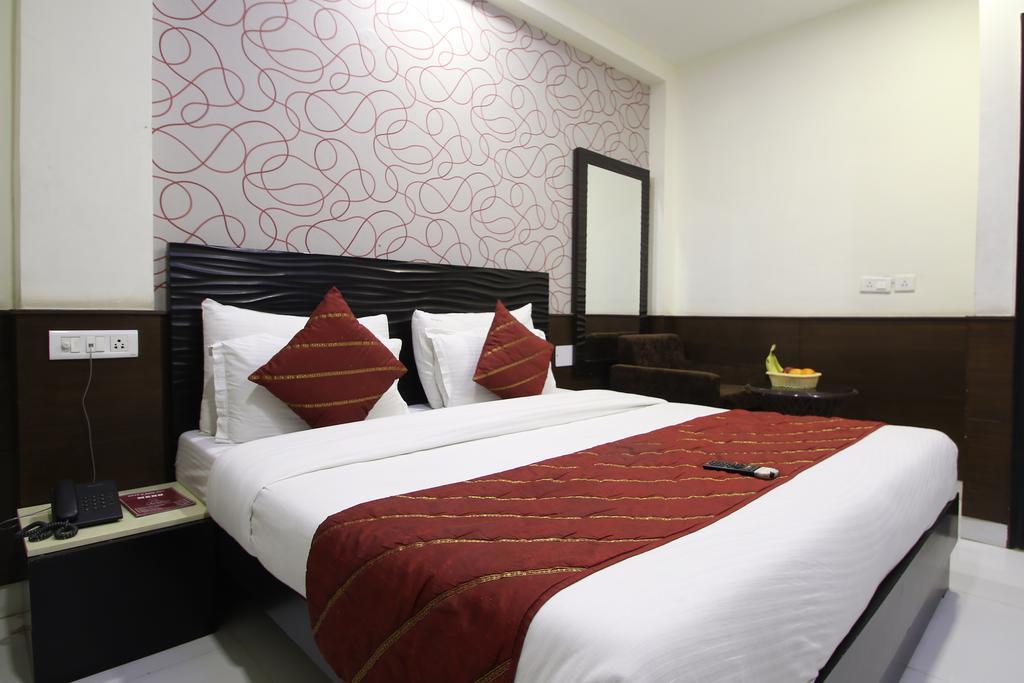 Hotel Hill Palace -Near Karol Bagh Metro Station Delhi  Exterior photo