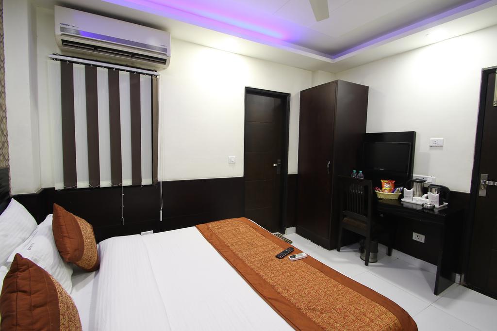 Hotel Hill Palace -Near Karol Bagh Metro Station Delhi  Exterior photo