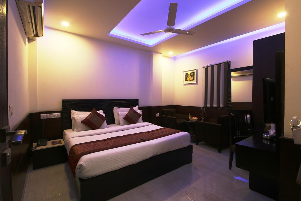 Hotel Hill Palace -Near Karol Bagh Metro Station Delhi  Exterior photo