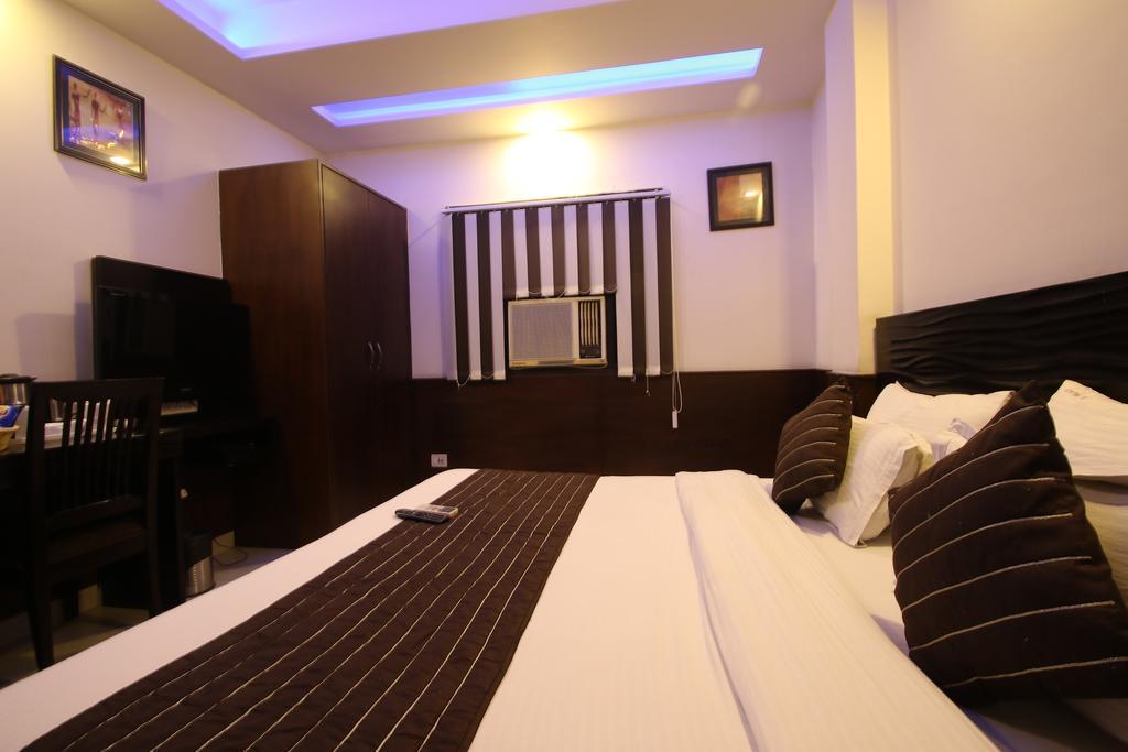 Hotel Hill Palace -Near Karol Bagh Metro Station Delhi  Exterior photo