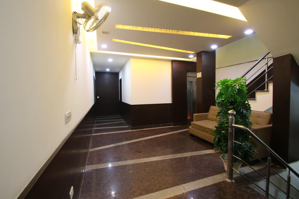 Hotel Hill Palace -Near Karol Bagh Metro Station Delhi  Exterior photo