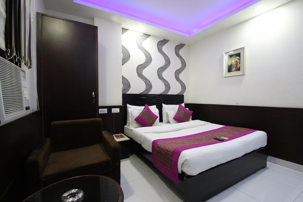 Hotel Hill Palace -Near Karol Bagh Metro Station Delhi  Exterior photo