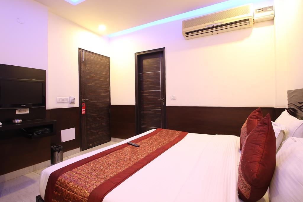 Hotel Hill Palace -Near Karol Bagh Metro Station Delhi  Exterior photo