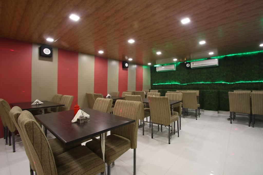 Hotel Hill Palace -Near Karol Bagh Metro Station Delhi  Exterior photo