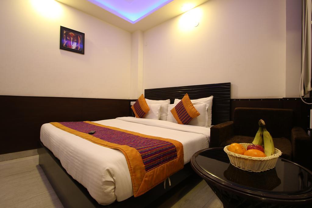 Hotel Hill Palace -Near Karol Bagh Metro Station Delhi  Exterior photo