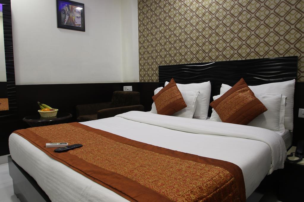 Hotel Hill Palace -Near Karol Bagh Metro Station Delhi  Exterior photo