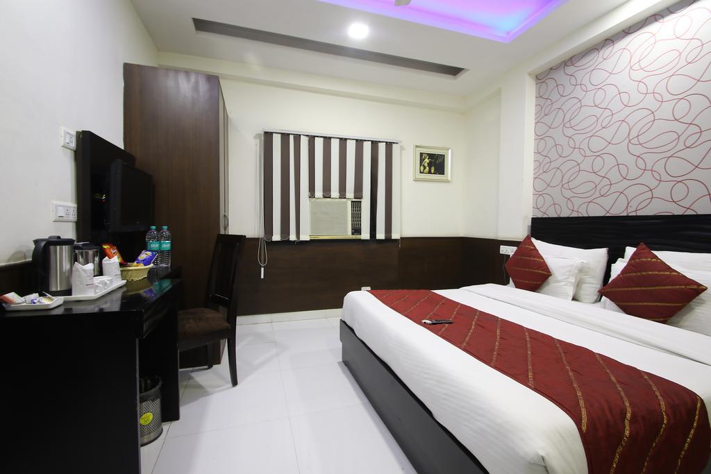 Hotel Hill Palace -Near Karol Bagh Metro Station Delhi  Exterior photo