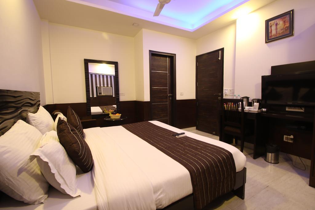 Hotel Hill Palace -Near Karol Bagh Metro Station Delhi  Exterior photo