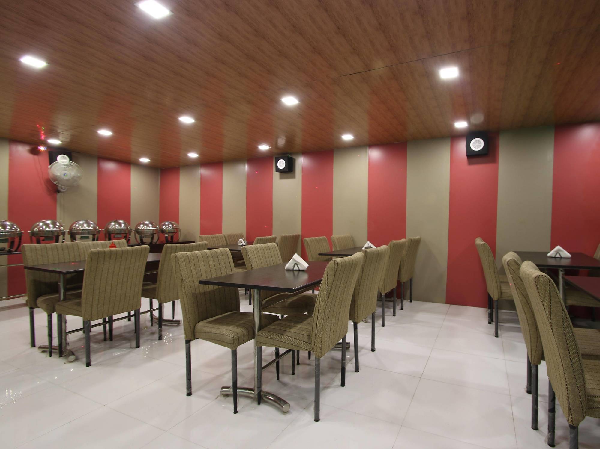 Hotel Hill Palace -Near Karol Bagh Metro Station Delhi  Exterior photo