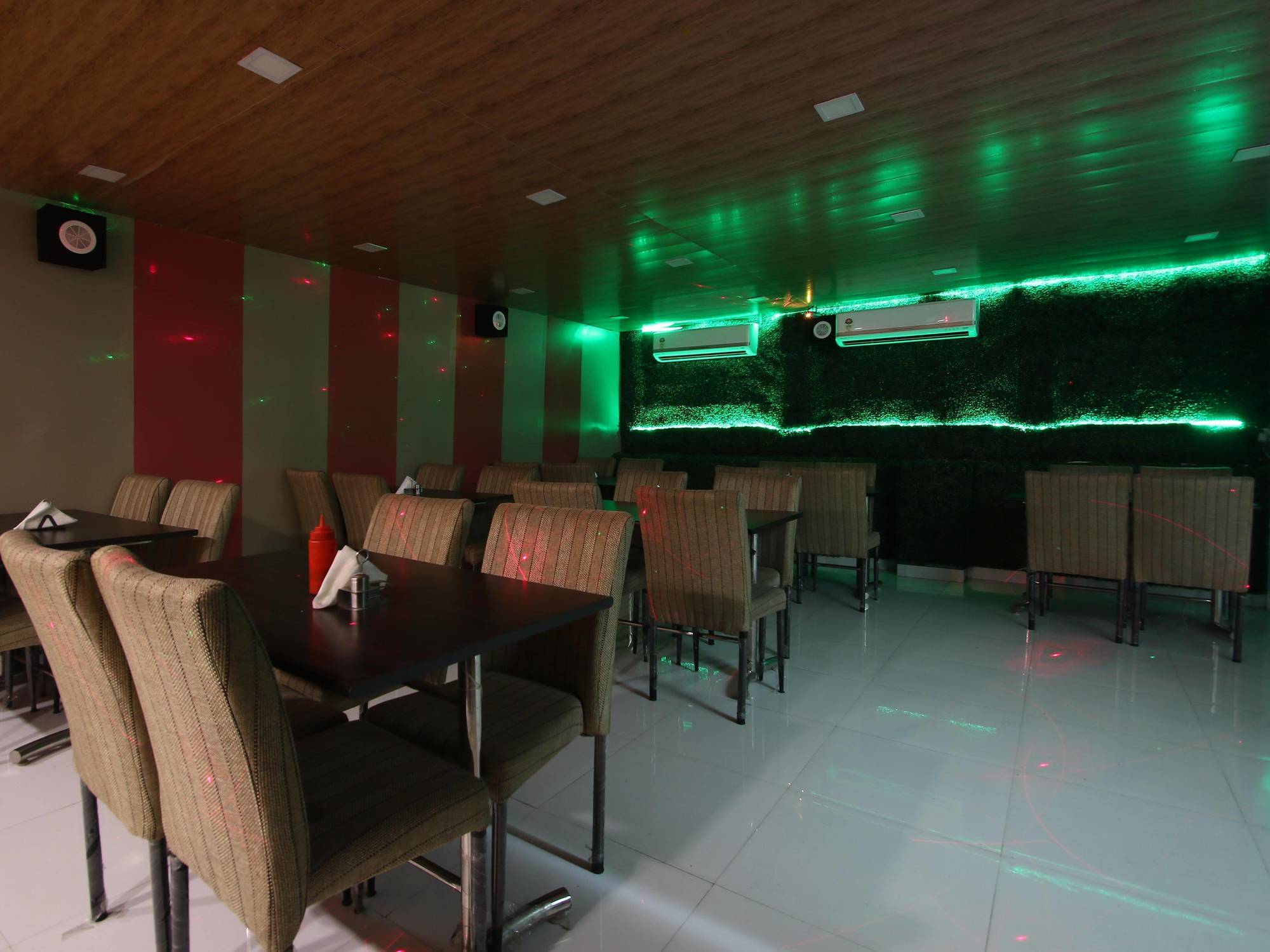 Hotel Hill Palace -Near Karol Bagh Metro Station Delhi  Exterior photo