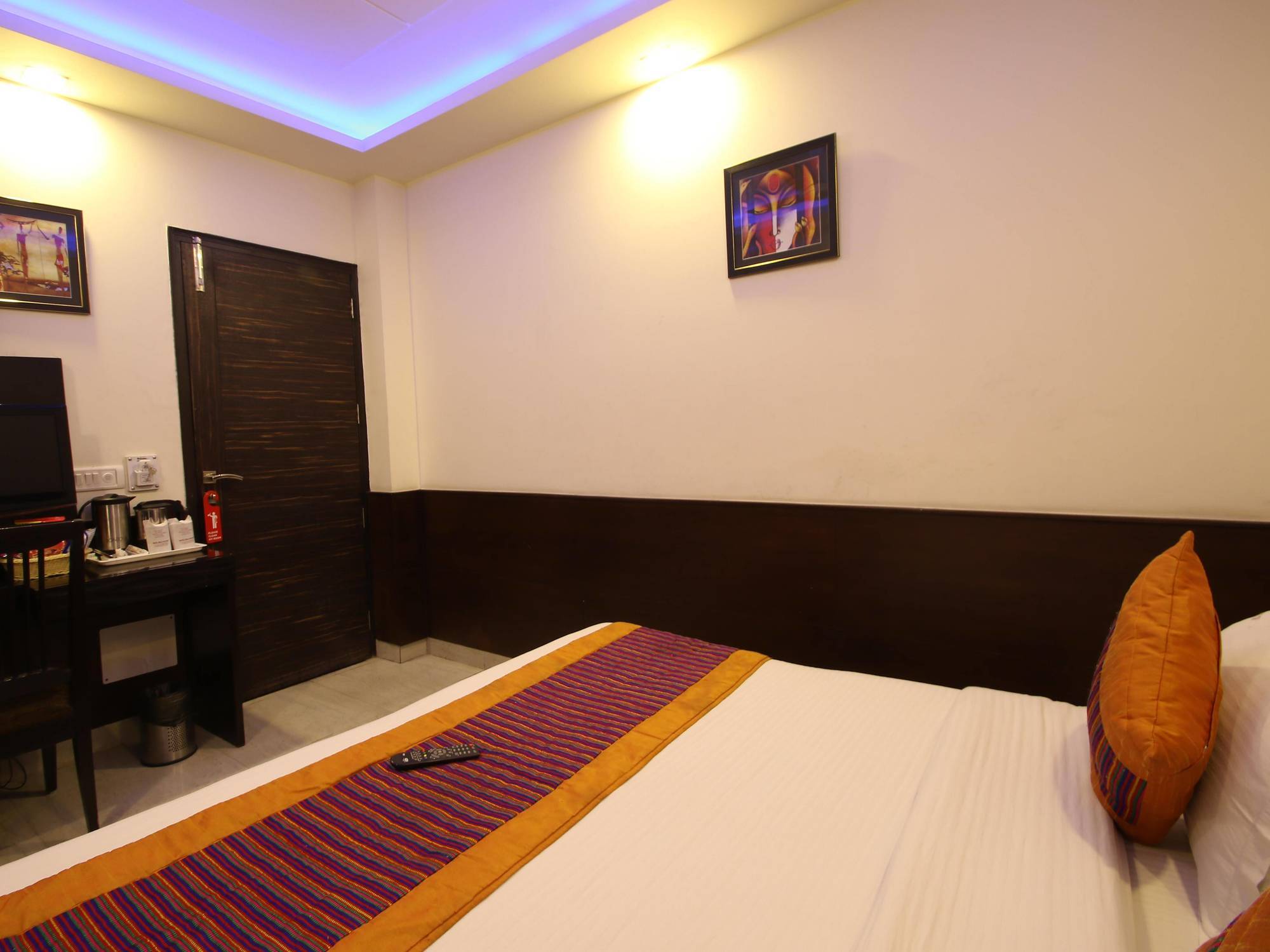 Hotel Hill Palace -Near Karol Bagh Metro Station Delhi  Exterior photo