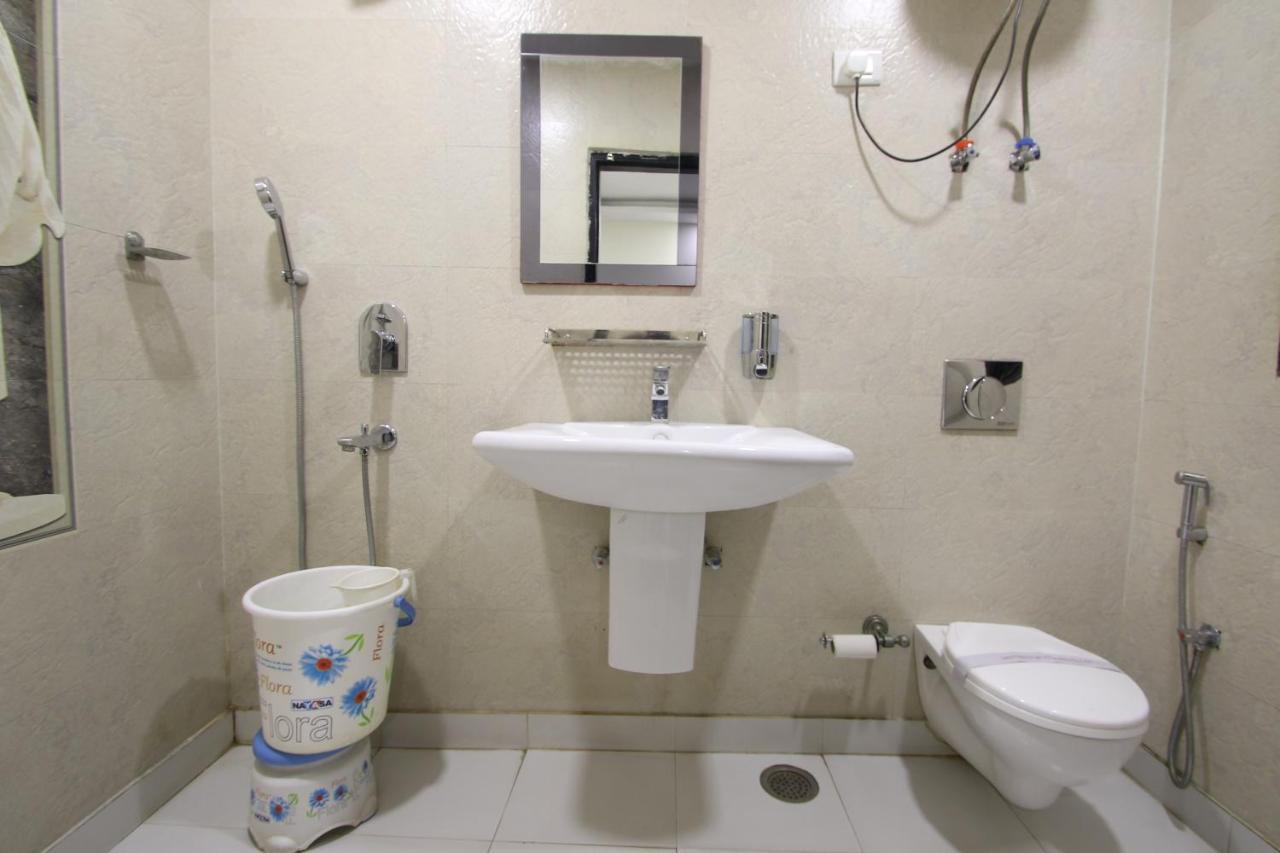 Hotel Hill Palace -Near Karol Bagh Metro Station Delhi  Exterior photo